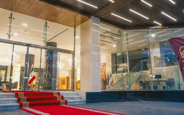 نمای مجلل نور حیات